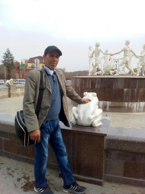 Роман, Россия, Москва, 64 года. Хочу найти Добрую, с чувством юмора женщину которая не смотря на трудности, хочет создать семью. Которая усталаХолост, Не красив, но умен и честен, с открытой душой. Работаю на стройке каменьшиком. Строитель. Ид