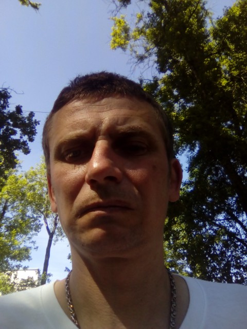 Виталий, Россия, Санкт-Петербург, 43 года. Я беларус работаю в Питере на автомойке админ и мойщик.