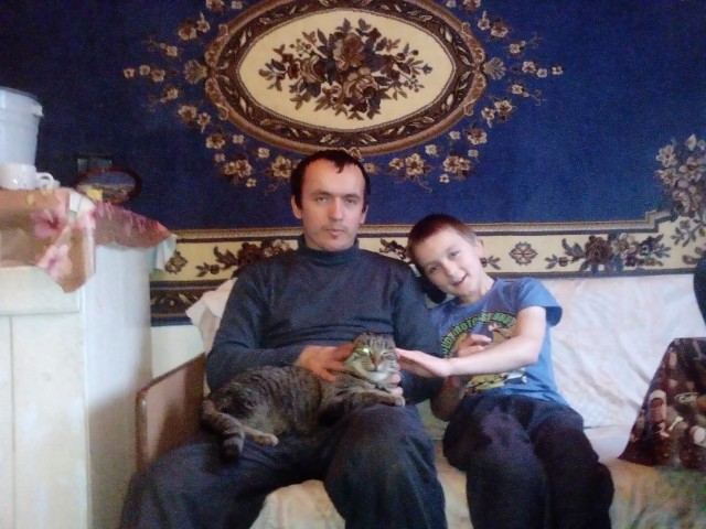 Анатолий, Россия, Пестово, 40 лет, 2 ребенка. Он ищет её: Добрую. нежную. своей породы волков. 
Был женат. двое детей . 