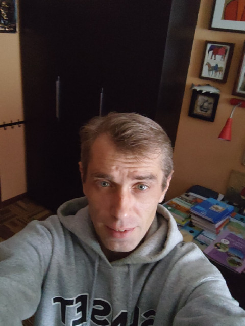 Дима, Санкт-Петербург, 47 лет, 1 ребенок, 4 фото. Адекватный, работаю. В разводе , просто так сложилось. 