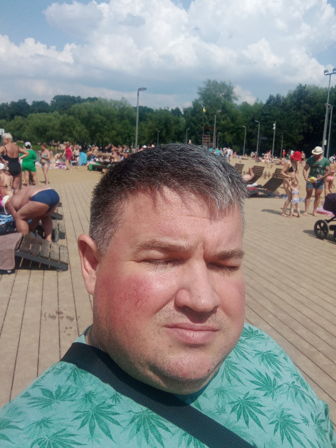 Михаил, Россия, Москва, 42 года, 2 ребенка. Хочу встретить человека, который будет любить, понимать, а главное, верный в отношениях.Я с 2019 года в разводе. Имею двоих детей, с которыми не часто провожу время, из за их отдельного пр