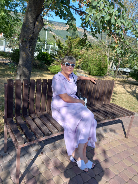 Татьяна, Россия, Саратов, 44 года, 2 ребенка. Хочу найти Нужен добрый, умный, надежный, спокойный, адекватный мужчина.Я оптимистка. Верю в людей и в то, что встречу здесь достойного человека, которому нужна любовь и по