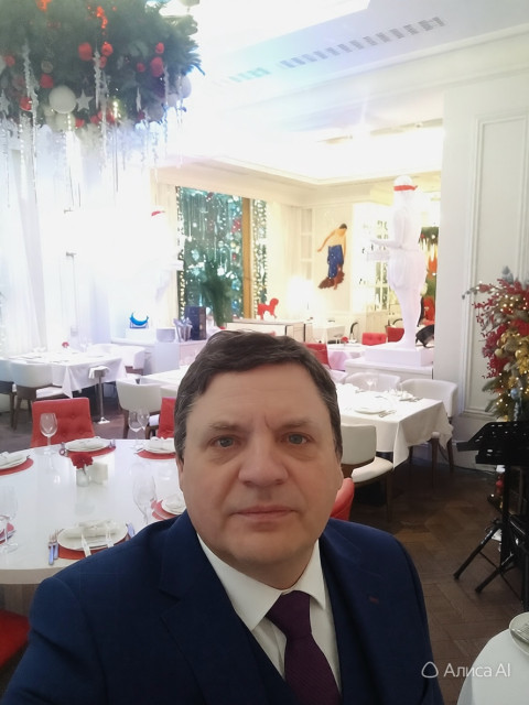 Андрей, Москва, м. Планерная, 55 лет, 1 ребенок. Он ищет её: C женщину из Москвы. Нужна дружная и крепкая семья, в которой на 1 месте забота о ближнем, уважение   Анкета 319170. 