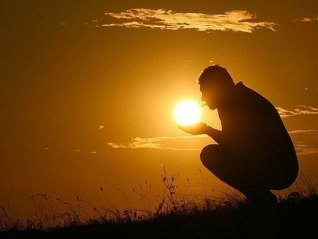 НЕ КУРЮ, просто подпитываюсь энергией от солнца🥰