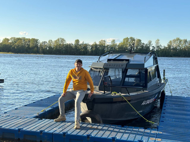 Геннадий, Россия, Тамань, 40 лет. Зеленоглазый, темноволосый, русский, весёлый, общительный.