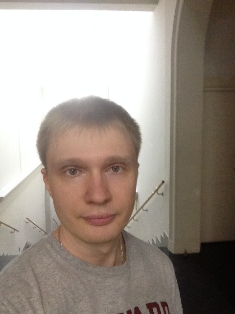 Андрей, Россия, Москва, 33 года. Не пьющую, не курящую, интеллигентную. Ещё ищу друзей. Пишите. Отвечу 100 %Добрый, отзывчивый, без вредных привычек. 