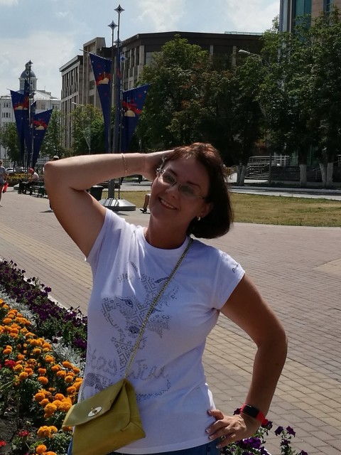 Эля, Россия, Москва, 48 лет, 1 ребенок. Добрая, открытая и спокойная женщина. Любящая детей, спорт, природу, домашний уют. Однолюб.