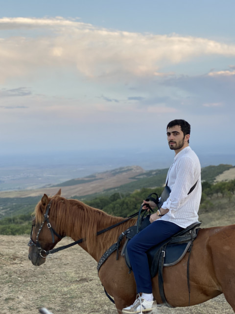 Тимур, Россия, Москва, 34 года. Хочу найти Честную и открытую. Без двуличия и масок.Честный, открытый и искренний. Жду взаимности)