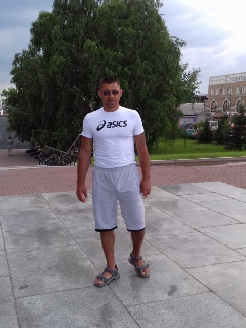 Юрий, Россия, Барнаул, 45 лет, 1 ребенок. Разведен снимаю квартиру. Работаю .сын живёт с матерью