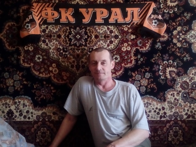Сергей, Россия, Екатеринбург, 55 лет. Не женат,детей нет,но хотелось бы.Живу с мамой.Военный пенсионер,работаю в охране