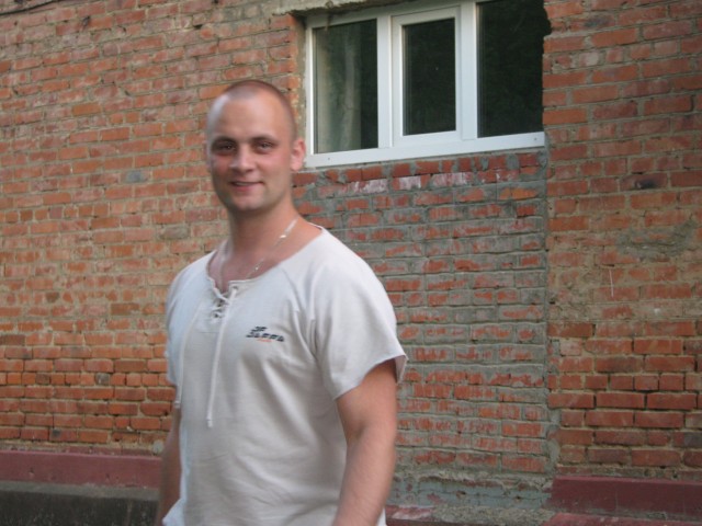 Дима, Россия, Москва, 38 лет. Хочу найти Свою. Пишите, спрашивайте, отвечу. 
