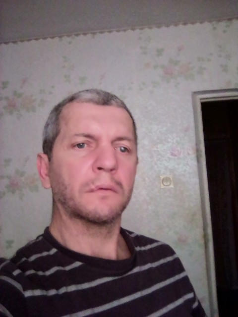 Алексей, Россия, Пятигорск, 46 лет, 2 ребенка. Он ищет её: Я хочу встретить женщину честную и порядочнуюНезнаю пока что рассказать, не женат в разводе, дети взрослые. Остальное при общении, знакомлюсь для