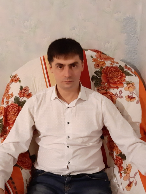 Дима, Россия, Тюмень, 37 лет. Хочу найти Нормального телосложения. Не пью, не курю, веду здоровый образ жизни. 