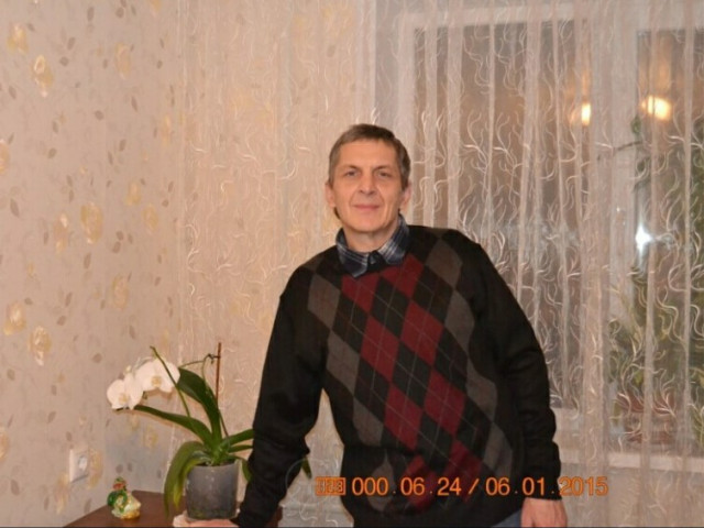 Сергей, Россия, Липецк, 62 года. Хотелось встретить добрую умную женщину для создания семьиРазведен, ищу вторую половину для совместной жизни курю выпиваю редко. Професия электромонтер детей 
