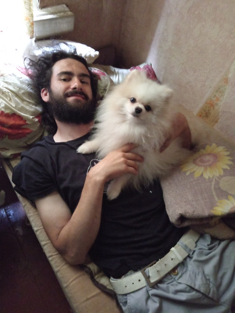 Антон Юрьев, Москва, м. Беломорская, 31 год. Занимаюсь книгами, на складе. Ищу девушку для отношений, можно с детьми.