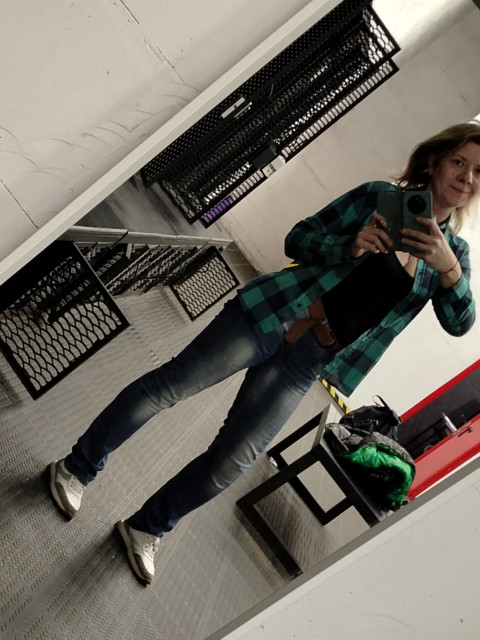 Елена, Россия, Москва, 41 год, 2 ребенка. Хочу найти Идеальный мужчина не пьёт, не курит, не играет в азартные игры, не смотрит на других женщин, никогдаЯ танцую стриптиз, разгоняя тоску, Тку, стираю, умею завязывать галстук, Регулярно коней торможу на 