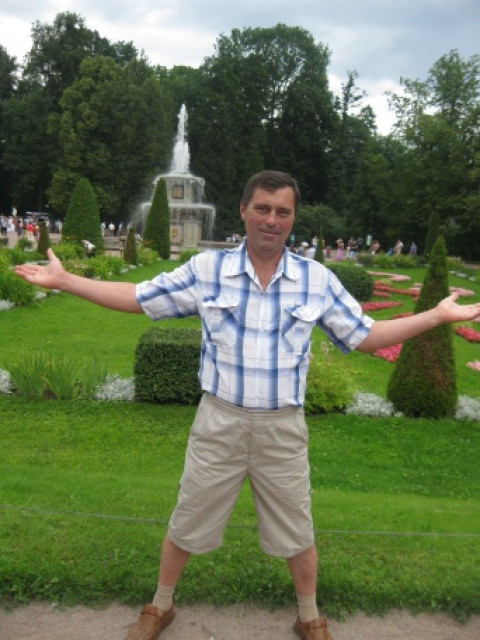 Сергей, Россия, Санкт-Петербург, 52 года, 1 ребенок. Я разведён,живу один ,работаю.
Православный,хотел бы познакомиться сженщиной,любящей театры,прогулк