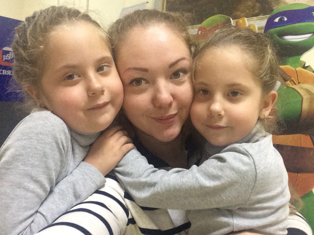 Яна, Россия, Санкт-Петербург, 37 лет, 2 ребенка. Дети-близнецы. Спокойная, домашняя, добрая. Очень хочется идти со своим человеком в одном направлени