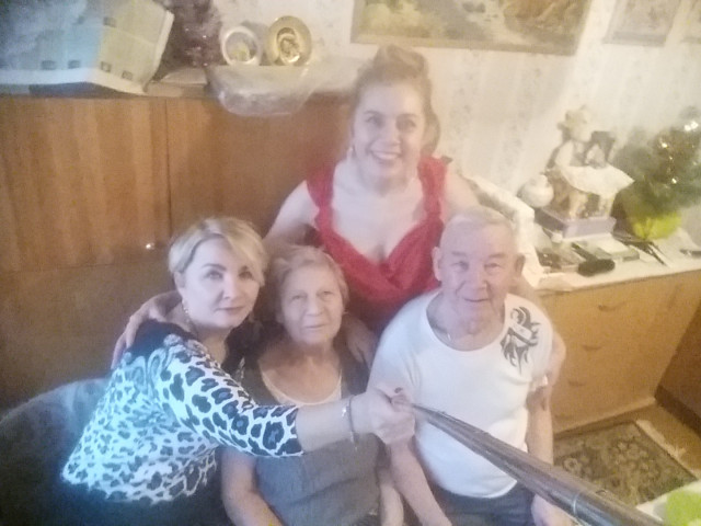 Я с родителями и сестрой