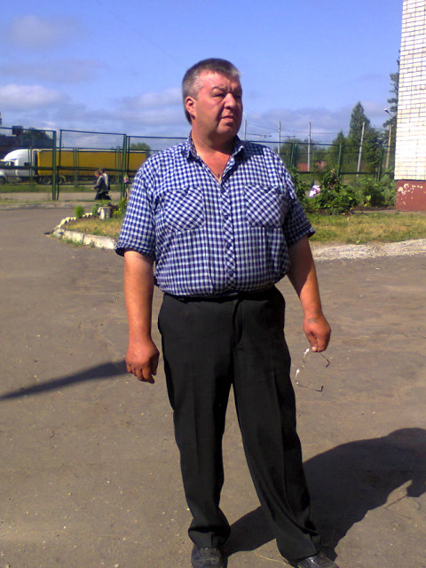 владимир, Россия, Ярославль, 57 лет, 1 ребенок. Хочу найти добрую. искреннею. с чувством юмора. живу один. работаю. хочу создать семью. 