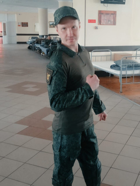 Сергей, Россия, Саратов, 32 года. Люблю общаться с хорошими людьми, проводить время с пользой, ездить на природу
Возможно где то здес