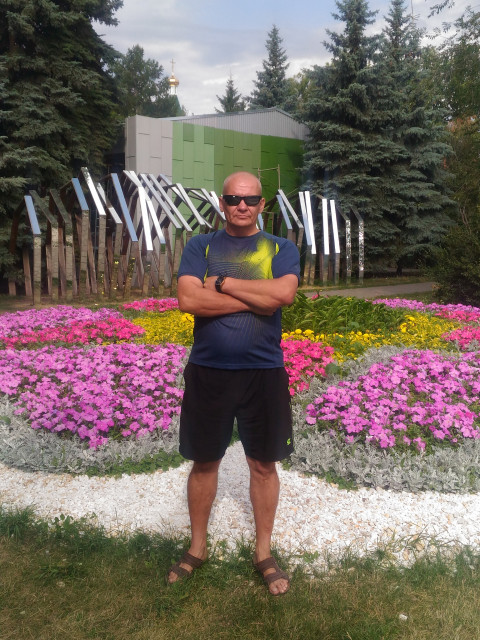 Евгений, Россия, Омск, 46 лет. Хочу найти Единственную для жизниВредный, мягкий , пушистый, добрый, однолюб , хозяйственный, рабочий. С чувством юмора. 