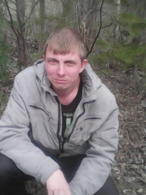 Виктор, Россия, поселок, 31 год. Живу один родители погибли в катострофе работаю у брата у него ип строю дом не курю не пью но есть о