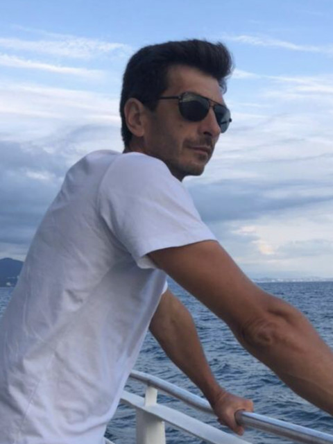 Роман, Ростов-на-Дону, 48 лет, 1 ребенок, 7 фото. Ищу: Добрую. Нежную. Хозяйственная. 
Вынос мозга в меру:)  Анкета 370955. 