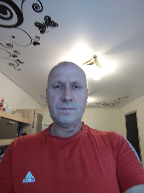 Viktor, Россия, Набережные Челны, 57 лет. Мне 52 работаю живу в своей комнате хочу найти девушку для жизни