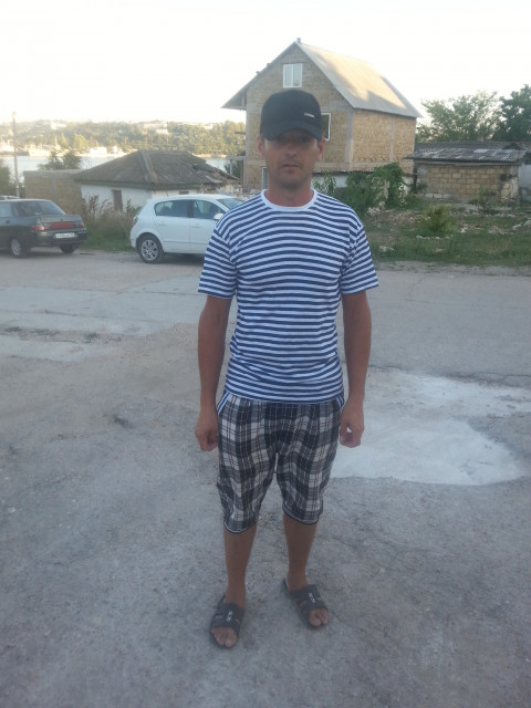 Андрей, Россия, Севастополь, 46 лет. Строитель,не курю и не пью,с чуством юмора.