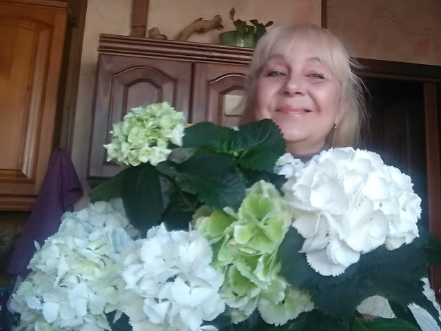 Ирина, Россия, Москва, 68 лет, 2 ребенка. Хочу найти с которым было бы обоюдно комфортноЛюблю жизнь во всех ее проявлениях! Люблю животных, природу, спорт, фото, музыку, пишу стихи под нас