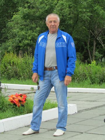 Виктор Куликов, Россия, Екатеринбург, 69 лет, 1 ребенок. Хочу найти доброго,порядочного любящего спорт.Пенсионер,живу один в 1 комнатной квартире.