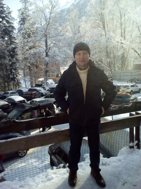 Wladimir, Россия, Таганрог, 52 года. Владимир , 48 лет, не женат. рост 175 см, вес 75  кг. Живу в Таганроге , работаю. Есть авто. Без вре