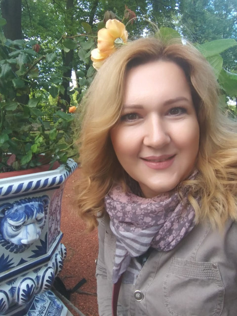 Светлана, Россия, Санкт-Петербург, 43 года, 1 ребенок. Я по жизни оптимистка, для меня всегда " стакан на половину полон". 
Ощущаю ли я себя сча