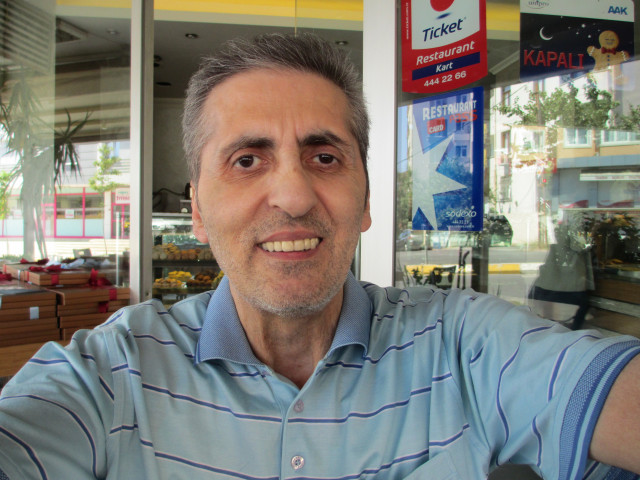 Huseyin, Турция, Стамбул, 54 года. Я один и у меня нет жены или подруги. 
я ищу честную женщину с добрым сердцем
для серьезных отноше