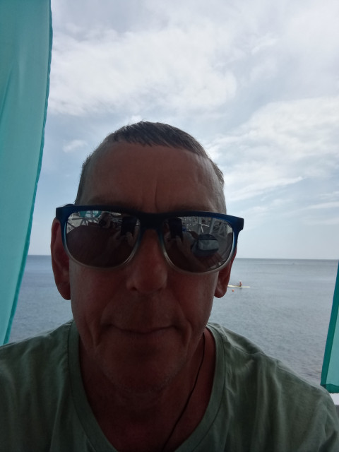 Андрей, Россия, Воронеж, 55 лет, 1 ребенок. Хочу найти Честную, верную доброжелательную женщину. Жизнерадостную спутницу. Без В. П. Материально обеспечен. Дом. Машина. Все как у всех. Работаю в сфере безопасности. Не плохо