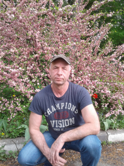 Валерий Сарычев, Нижний Новгород, 59 лет. Хочу найти Симпатичную и тоже надёжную,общительную,заботивую, умеющию контролировать и себя