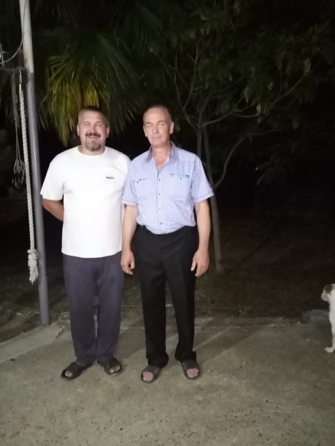 Я, брат и сочи, у него на участке