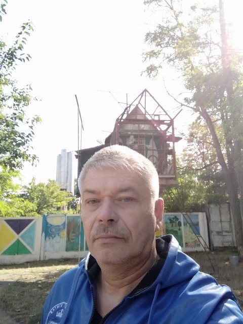 Сергей, Украина, Ильичёвск, 63 года. Хочу найти Обычную. Чуть- чуть терпеливую . Пишите пообщаемся , я так думаю . 