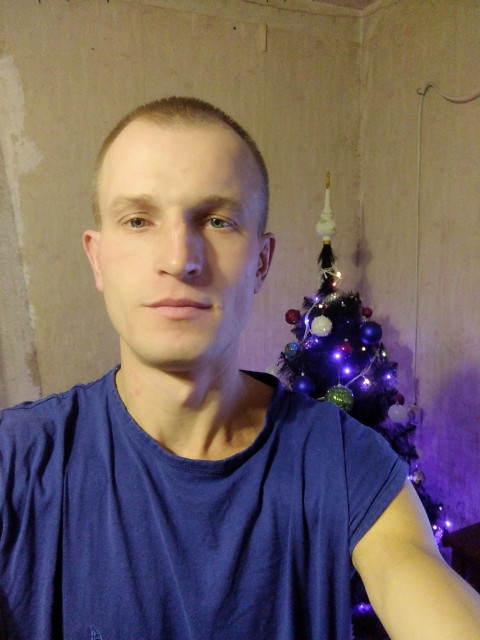 Дмитрий, Украина, Павлоград, 36 лет. Я симпатичный мужчина, хочу найти девушку для отношений, семьи. Я весёлый,при этом спокойный и Добры