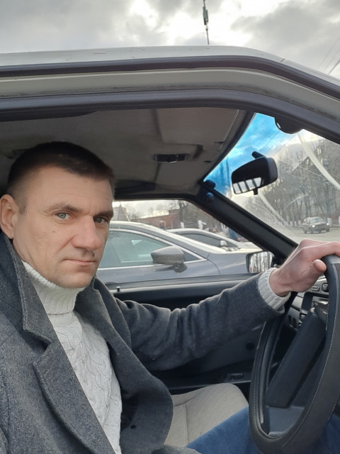 Юрий, Россия, Москва, 45 лет. Спокойный,добрый.Люблю путешевствовать на автомобиле.Ищу вторую половинку для серьёзных отношений, ж