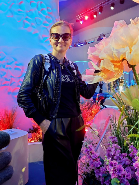 Ёжик, Москва, м. Бунинская аллея, 40 лет, 2 ребенка. Хочу найти Надежного, верного, некурящего, с которым вместе и рядом пойдём по жизни. 
У меня уже есть 2 сына иБез пафоса... настоящая... волосы неокрашеннные, ресниц накладных и прочих искусственных пр