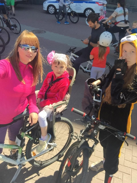 Я со своими принцессами на велопараде 2019