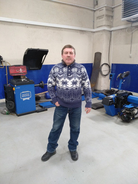 Олег, Россия, Москва, 59 лет. Он ищет её: Хочу встретить спокойную, уравновешанную , жизнерадостную женщину, уставшую от одиночества!!! Позитивный мужчина. Работаю Автомехаником.!!!! 