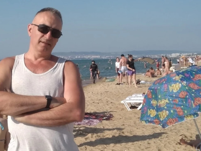 Леонид, Россия, Москва, 51 год. Адекватную хотелось бы.... для всяких серьезных серьезностей.. 
Ну.. или если совсем никак, то тогда...  Анкета 408708. 