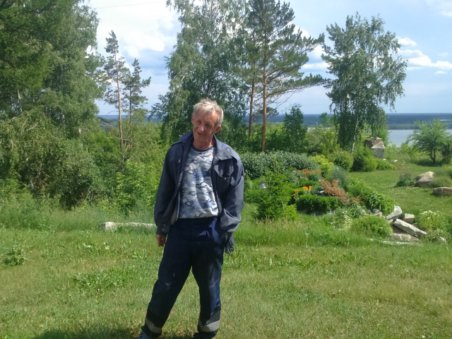 Александр, Россия, Барнаул, 67 лет. работающий пенсионер разведен живу один