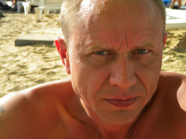 Андрей, Россия, Москва, 53 года, 1 ребенок. Ненавижу ложь и предательство,прямой и простой в общении. Есть взрослый сын,живет отдельно. В жизни 