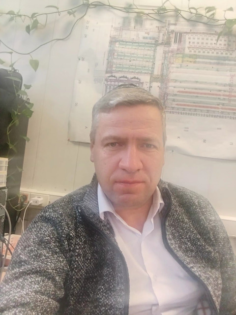 Александр, Россия, Мытищи, 46 лет. Ищу ту - с которой не придется играть в жизнь. 
С которой будет просто, уверенно и надежно. 
Отношений...  Анкета 420451. 