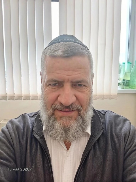 Александр, Россия, Мытищи, 45 лет. Ищу ту - с которой не придется играть в жизнь. 
С которой будет просто, уверенно и надежно. 
ОтношИщу отношения которые будут приносить совместную радость и вдохновлять к свершениям в жизни.