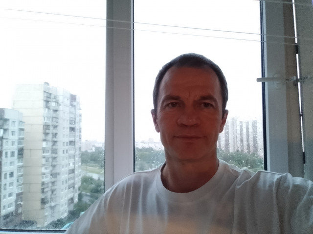 Андрей, Россия, Санкт-Петербург, 53 года, 2 ребенка. Хочу найти Добрую и ласковую. Я водитель автобуса, не курю, пью очень редко, огородничаю, ищу добрую и ласковую. 